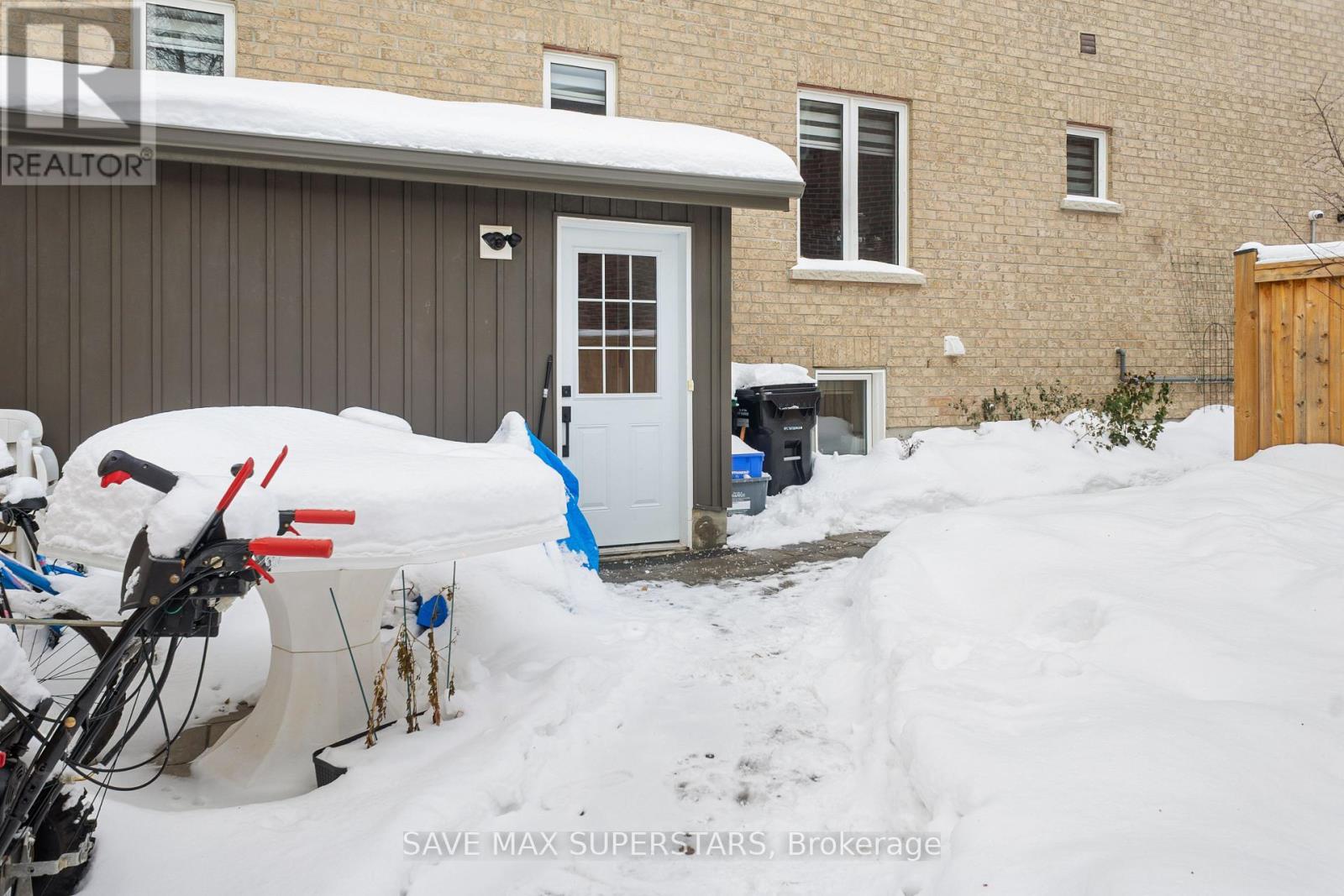 30 Westminster Circle, Barrie, Ontario L4M 0A4 - Photo 7 - S12611232