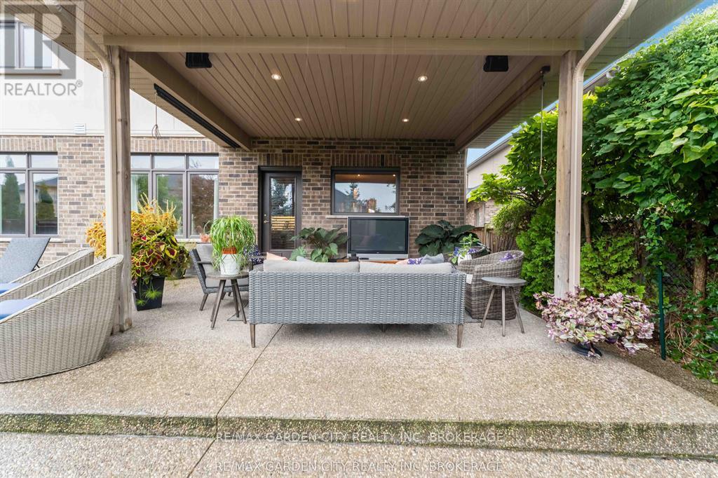 8625 Angie Drive, Niagara Falls, Ontario  L2H 3W8 - Photo 6 - X12615232