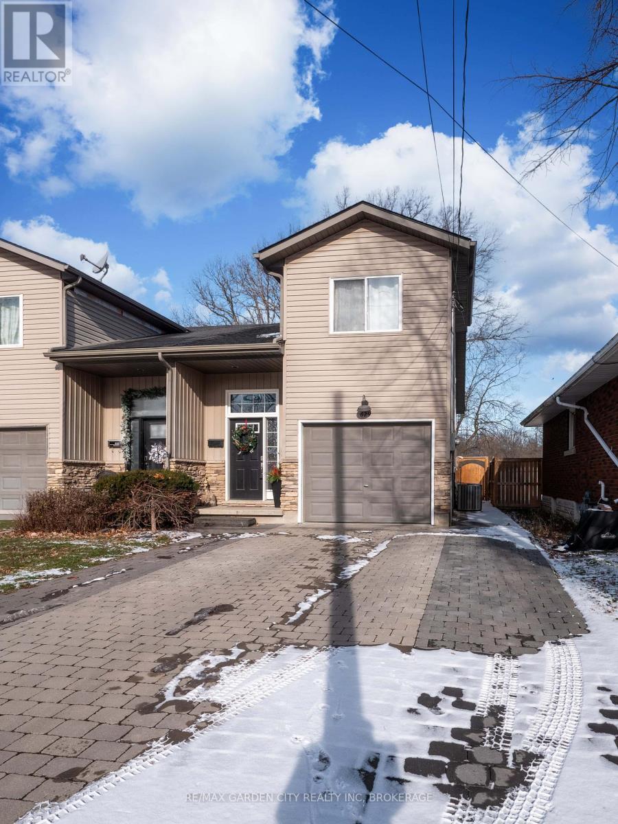 629 Broadway Avenue, Welland, Ontario L3C 5M6 - Photo 2 - X12615346