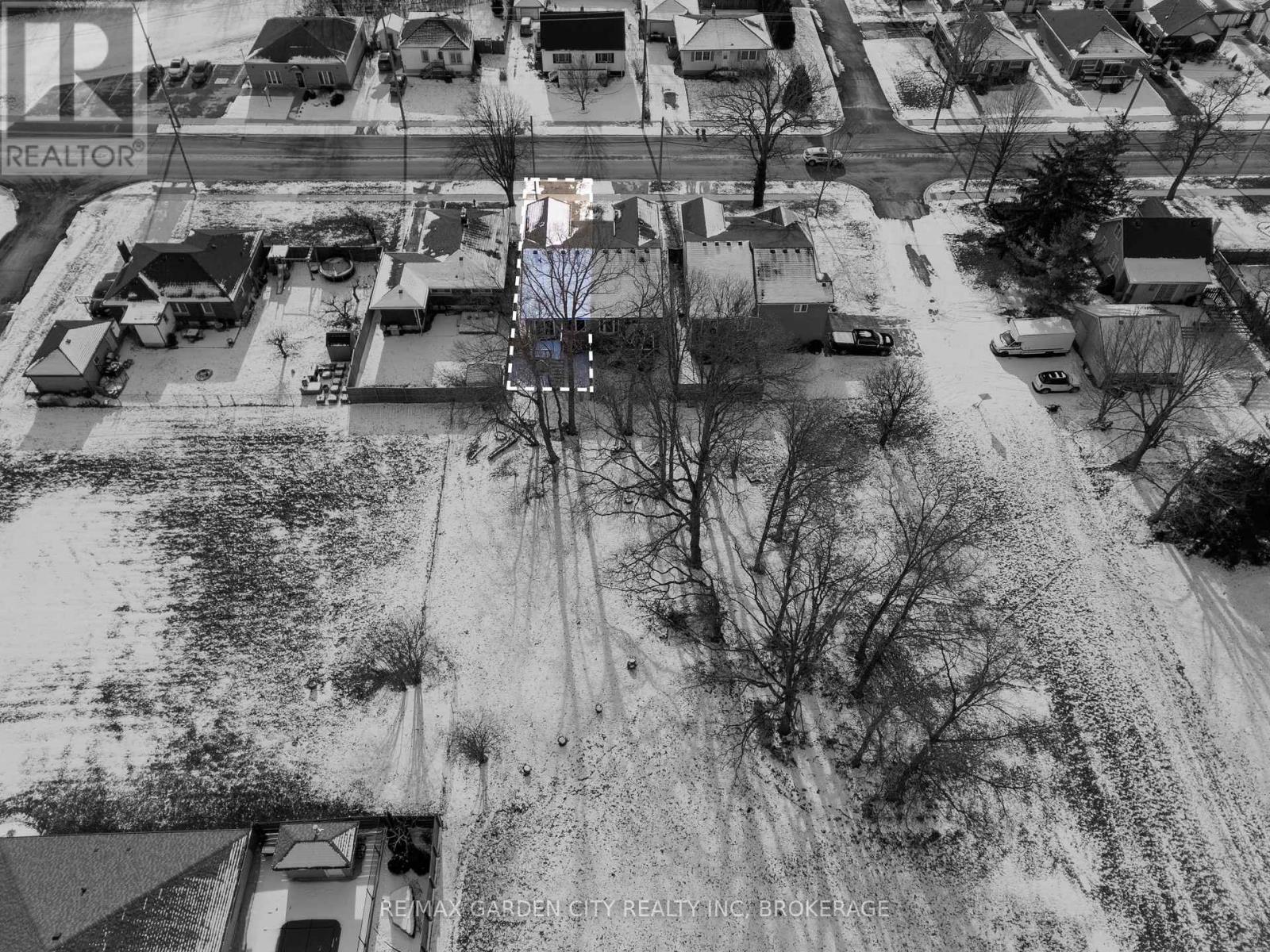 629 Broadway Avenue, Welland, Ontario L3C 5M6 - Photo 36 - X12615346