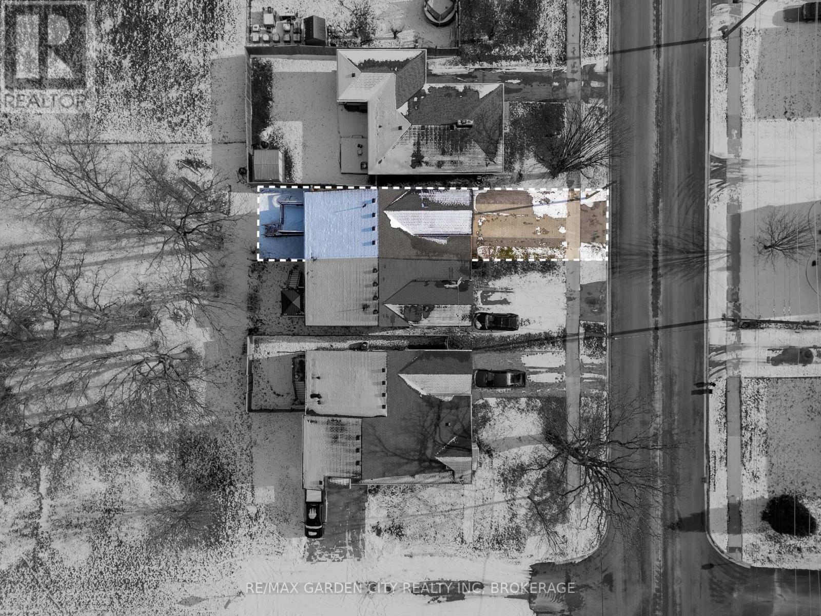 629 Broadway Avenue, Welland, Ontario L3C 5M6 - Photo 38 - X12615346