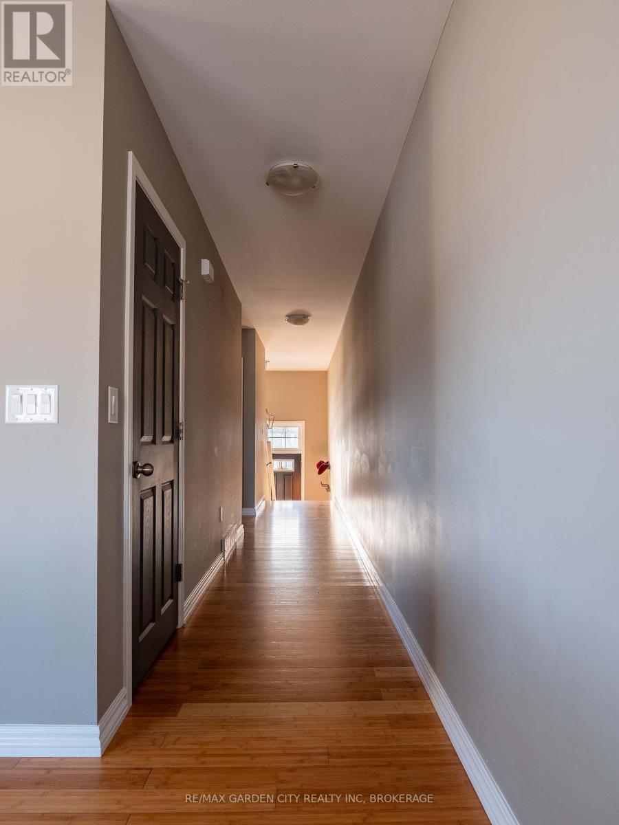 629 Broadway Avenue, Welland, Ontario L3C 5M6 - Photo 6 - X12615346