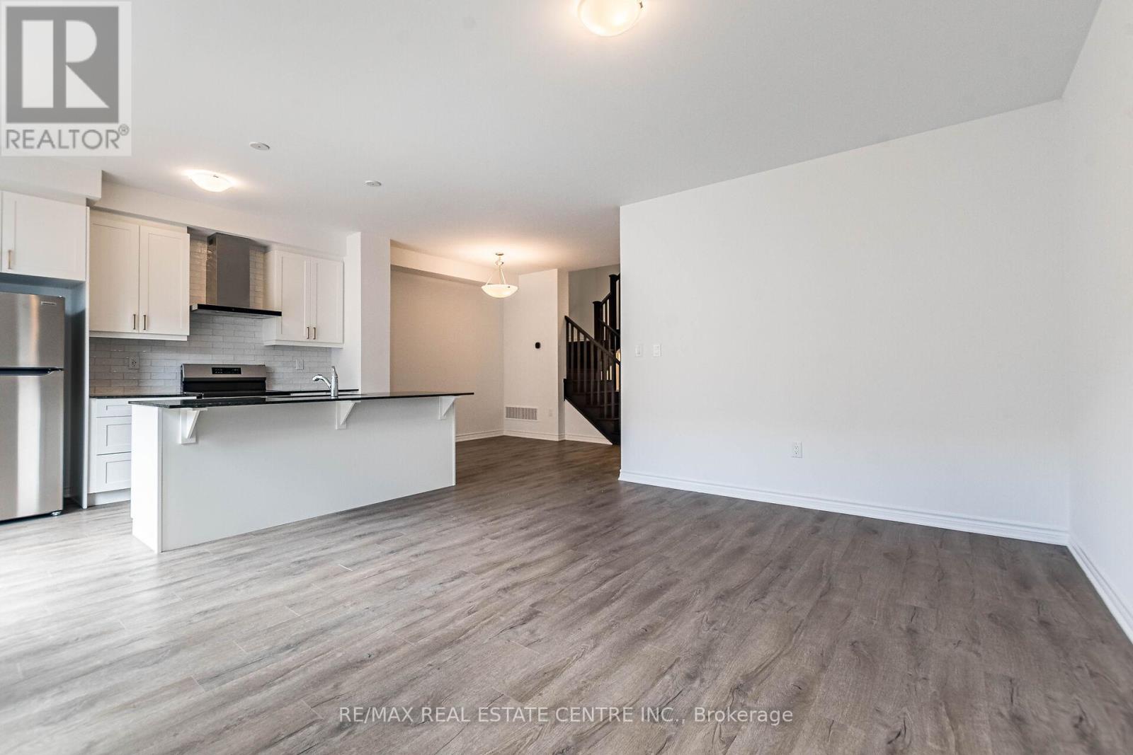 1700 Dance Court, Milton, Ontario L9T 6H8 - Photo 10 - W12514938