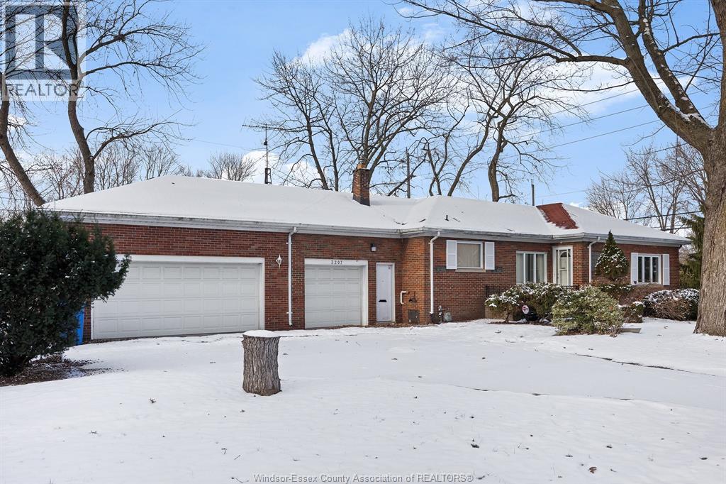 MLS# 25031428: 3207 BRUCE, Windsor, Canada
