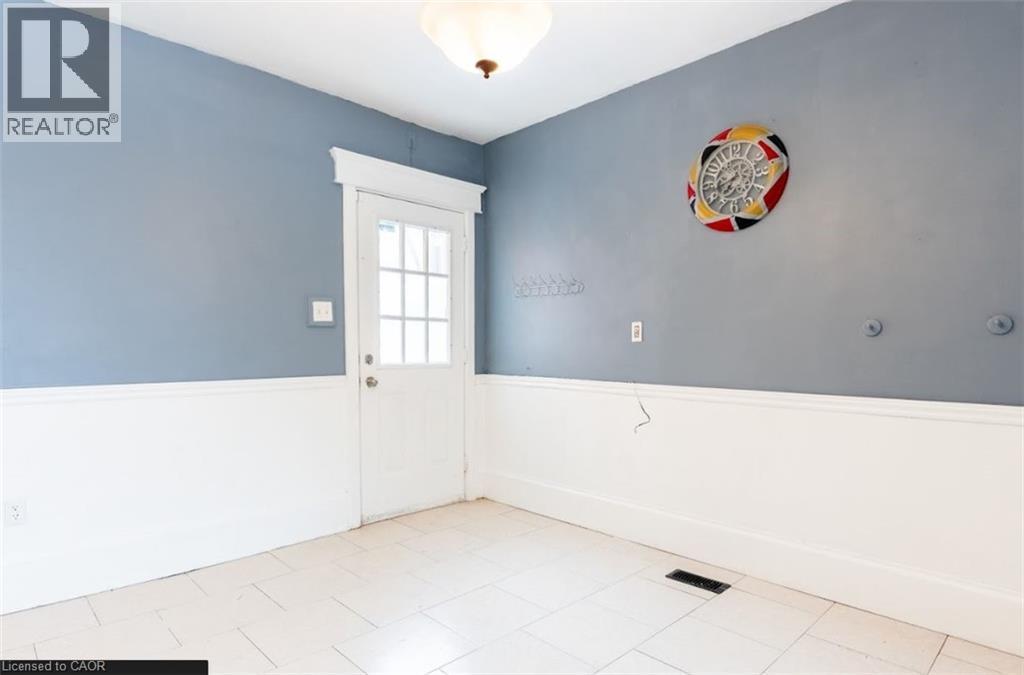 219 Erie Avenue, Brantford, Ontario  N3S 2H1 - Photo 5 - 40792890