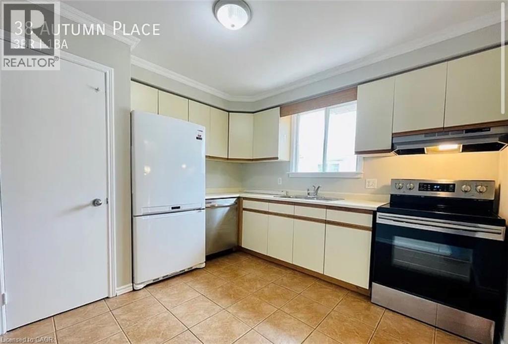 38 Autumn Place, St. Catharines, Ontario  L2P 3W5 - Photo 2 - 40792706