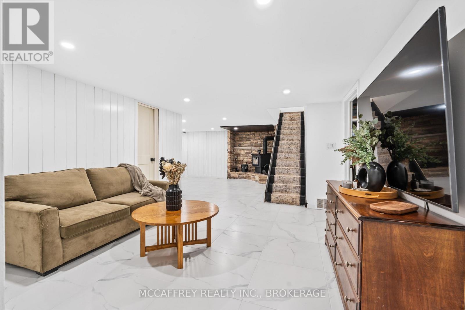 2055 Switzerville Road, Loyalist, Ontario  K7R 3K9 - Photo 27 - X12442768