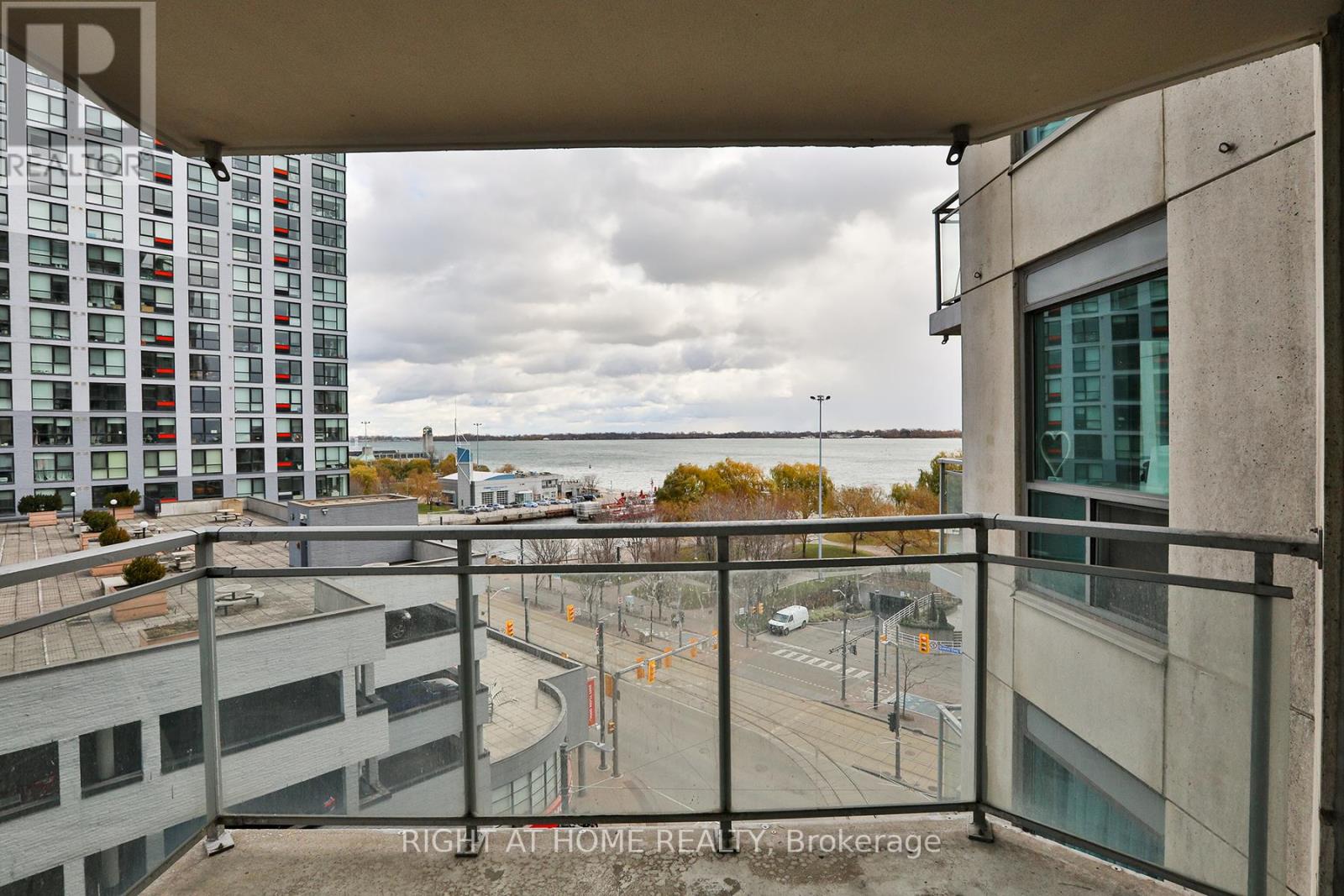 712 - 410 Queens Quay W, Toronto, Ontario  M5V 3T1 - Photo 18 - C12614680