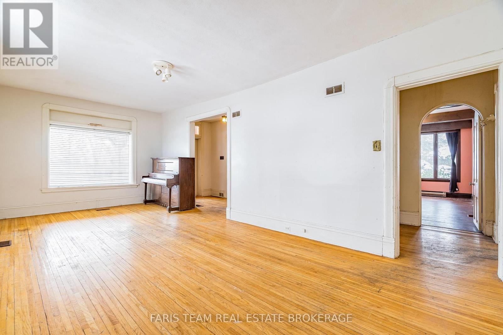 170 Kempenfelt Drive, Barrie, Ontario  L4M 1C2 - Photo 17 - S12614874