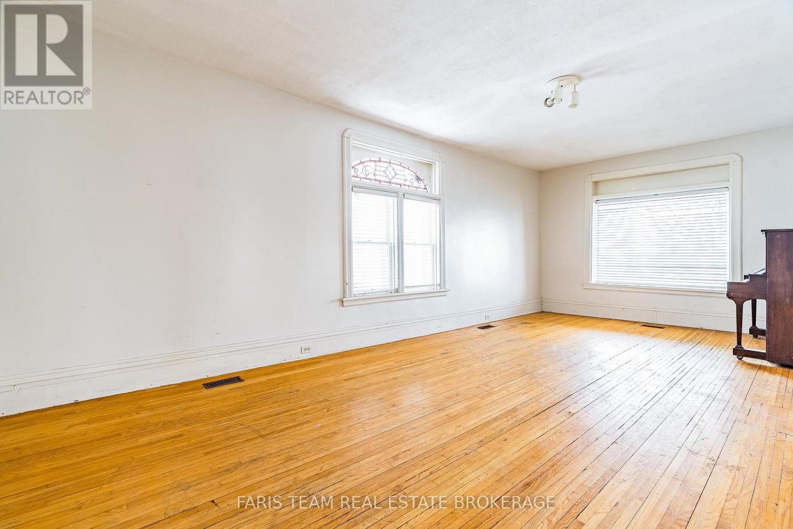 170 Kempenfelt Drive, Barrie, Ontario  L4M 1C2 - Photo 18 - S12614874