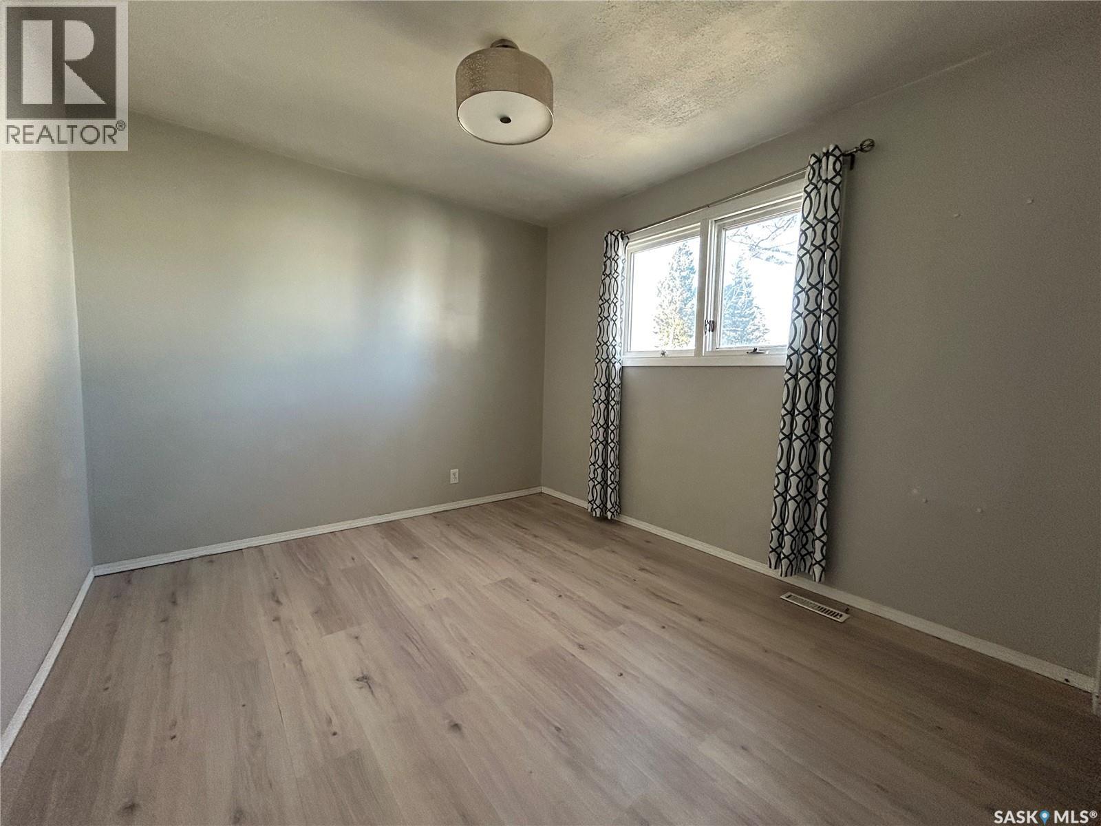 723 4th Avenue, Whitewood, Saskatchewan  S0G 5C0 - Photo 5 - SK025444