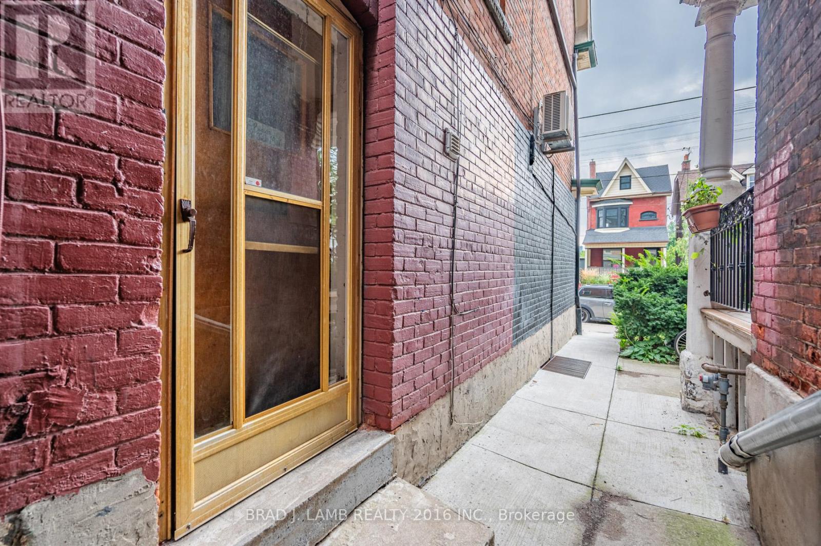 1 - 984 Dundas Street W, Toronto, Ontario  M6J 1W6 - Photo 2 - C12615276