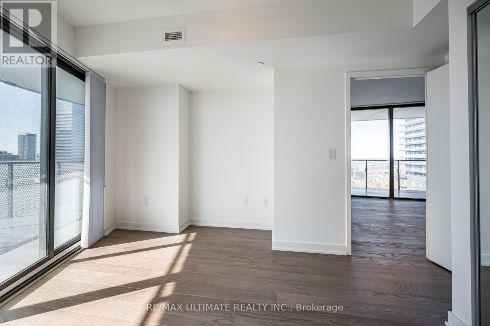 3405 - 11 Wellesley Street W, Toronto, Ontario M4Y 1E8 - Photo 13 - C12615282