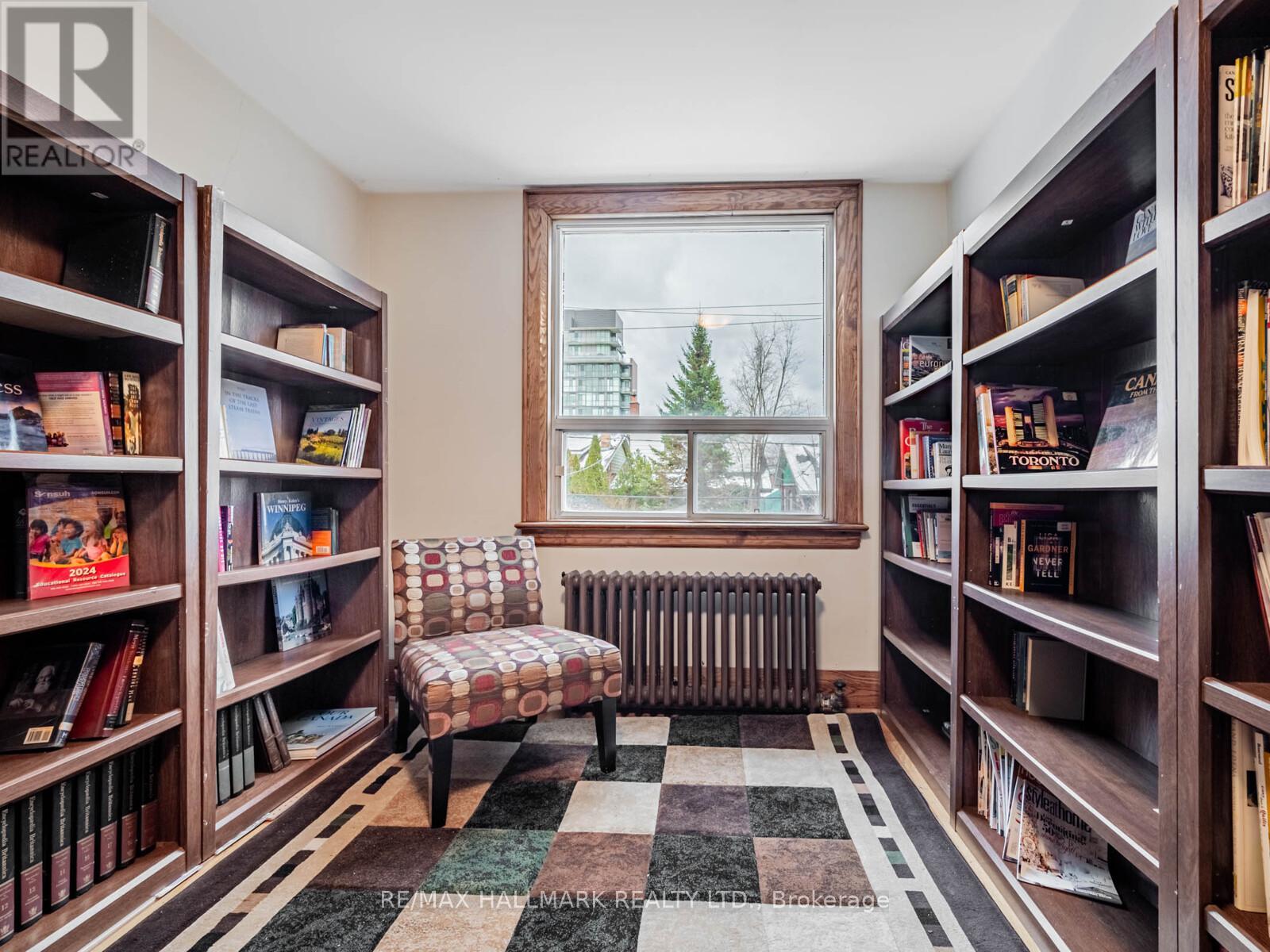 538 Strathmore Boulevard, Toronto, Ontario  M4C 1P1 - Photo 19 - E12615236