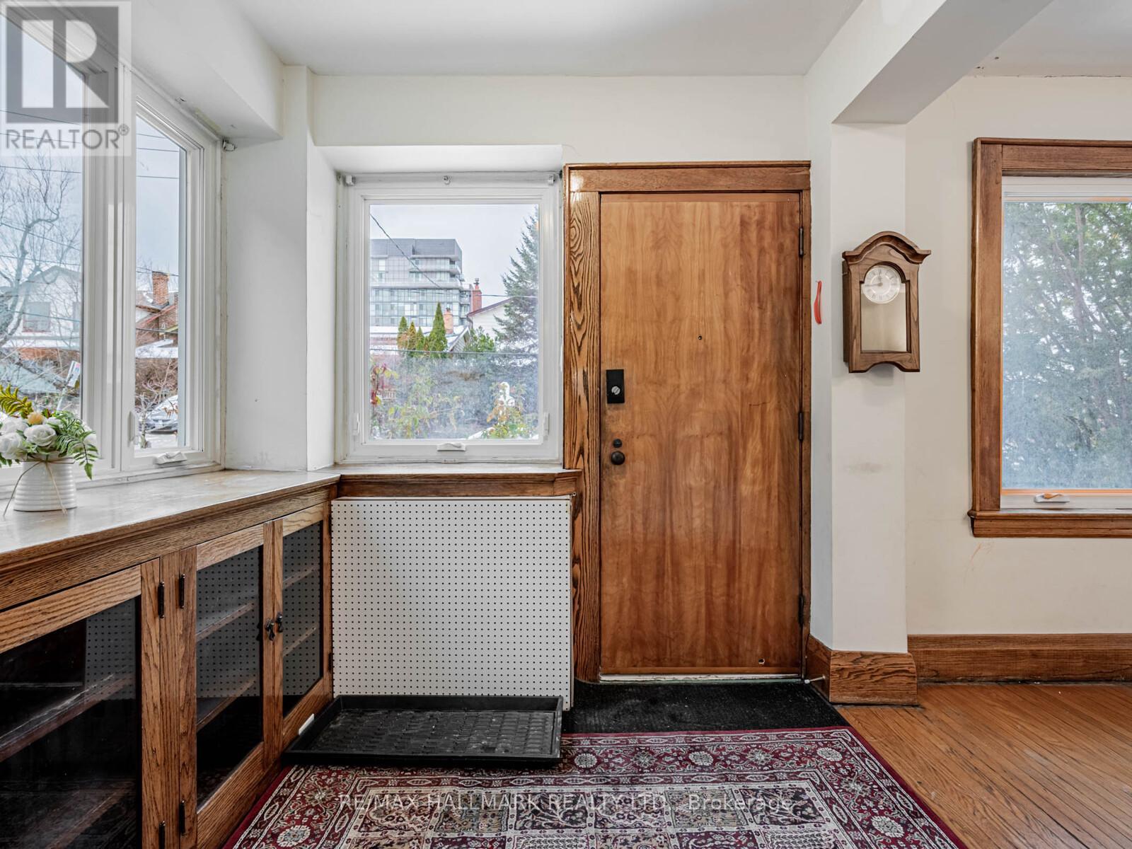 538 Strathmore Boulevard, Toronto, Ontario  M4C 1P1 - Photo 3 - E12615236