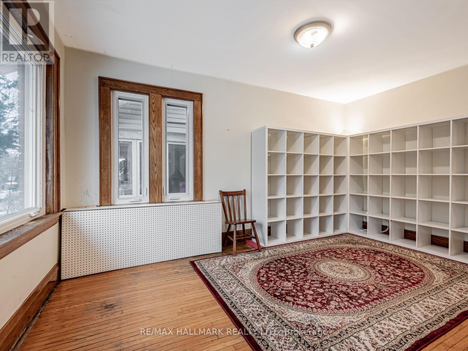 538 Strathmore Boulevard, Toronto, Ontario  M4C 1P1 - Photo 4 - E12615236