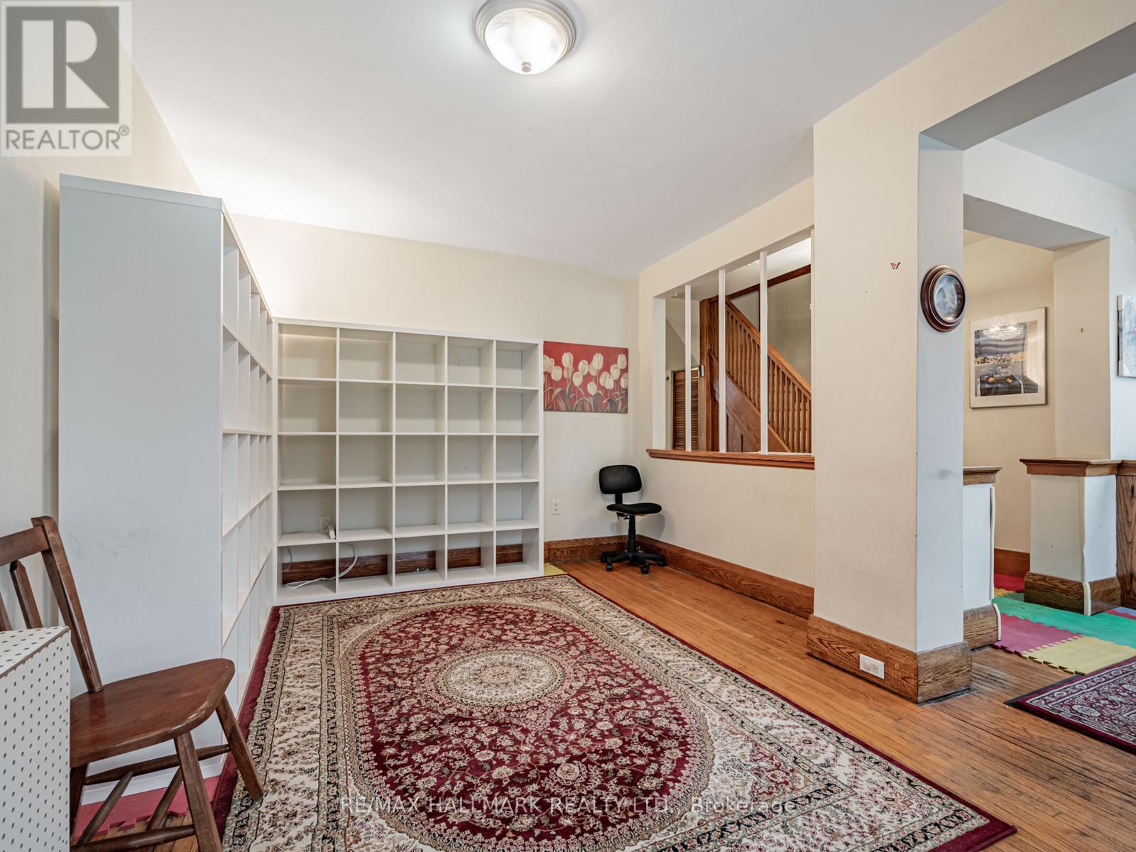 538 Strathmore Boulevard, Toronto, Ontario  M4C 1P1 - Photo 5 - E12615236