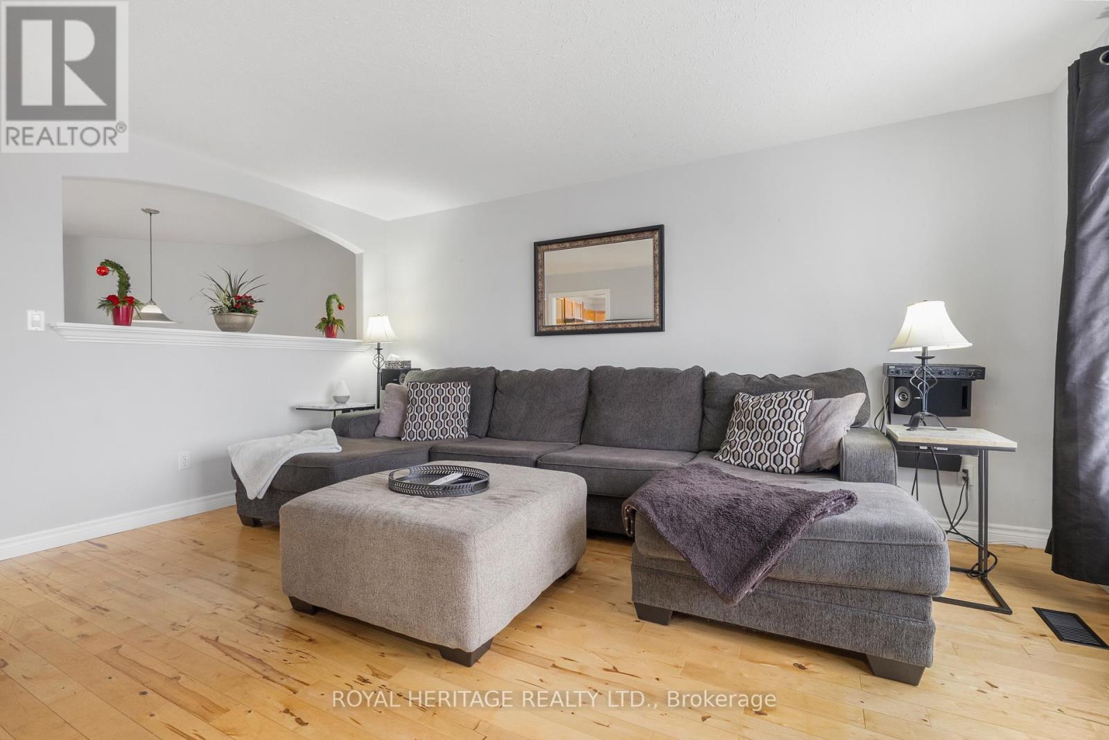 26 Beverly Street, Kawartha Lakes, Ontario  K9V 4Y7 - Photo 5 - X12590494