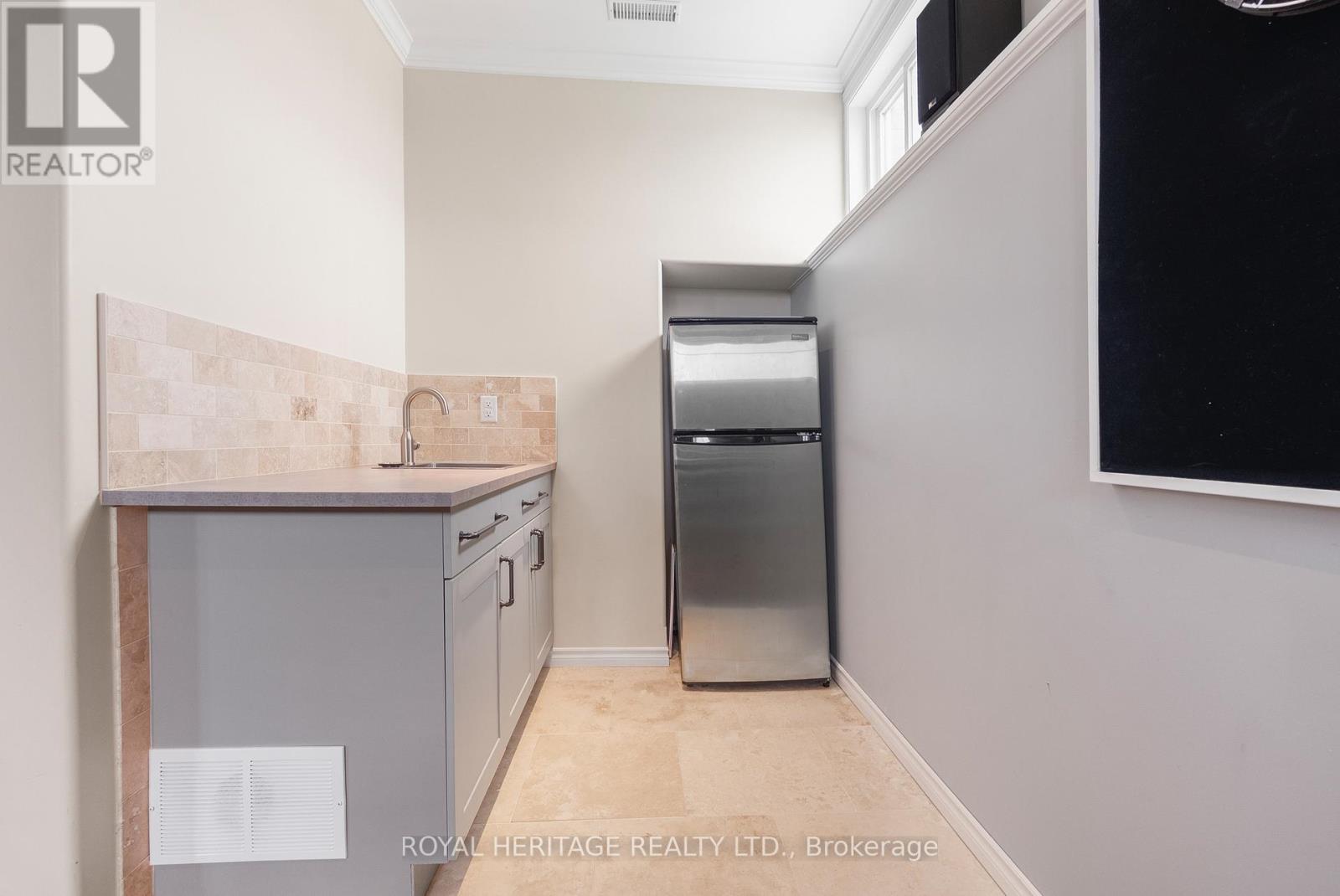 26 Beverly Street, Kawartha Lakes, Ontario  K9V 4Y7 - Photo 24 - X12590494