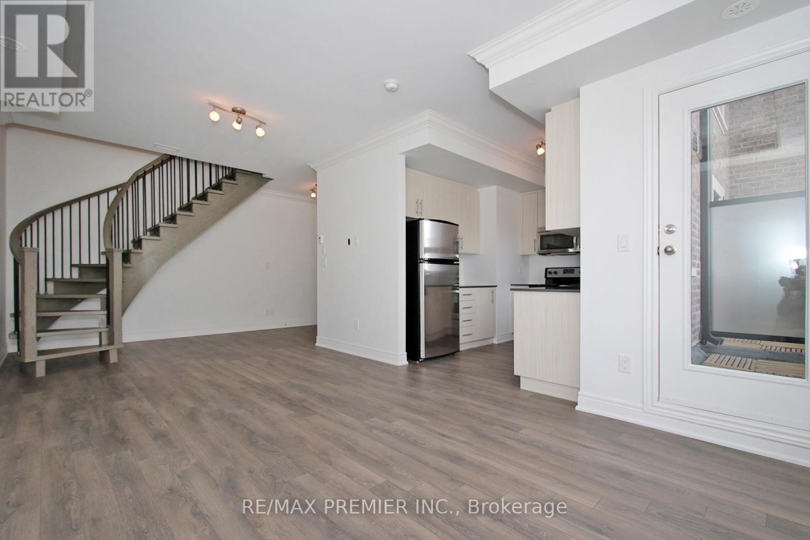 17 - 125 Kayla Crescent, Vaughan, Ontario  L6A 4W3 - Photo 8 - N12615356