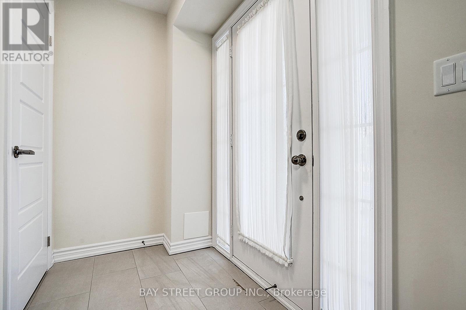 10943 Victoria Square Boulevard, Markham, Ontario  L6C 0Z3 - Photo 4 - N12615372