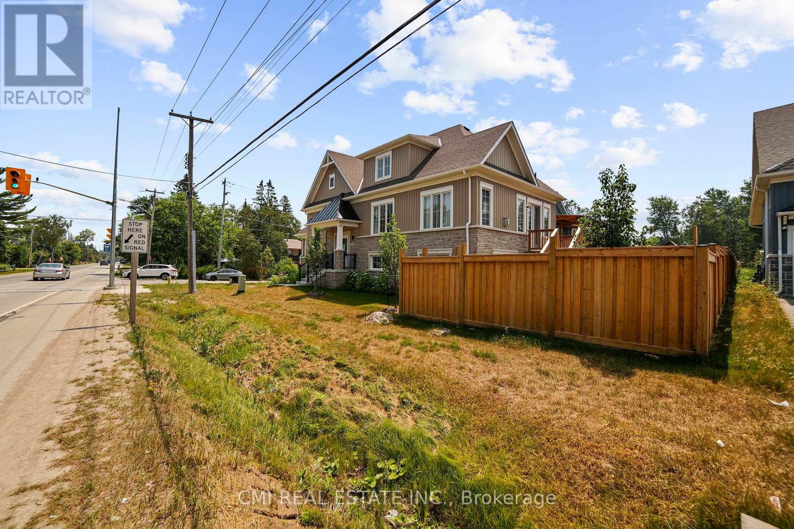 3205 Mosley Street, Wasaga Beach, Ontario  L9Z 1V4 - Photo 2 - S12615332