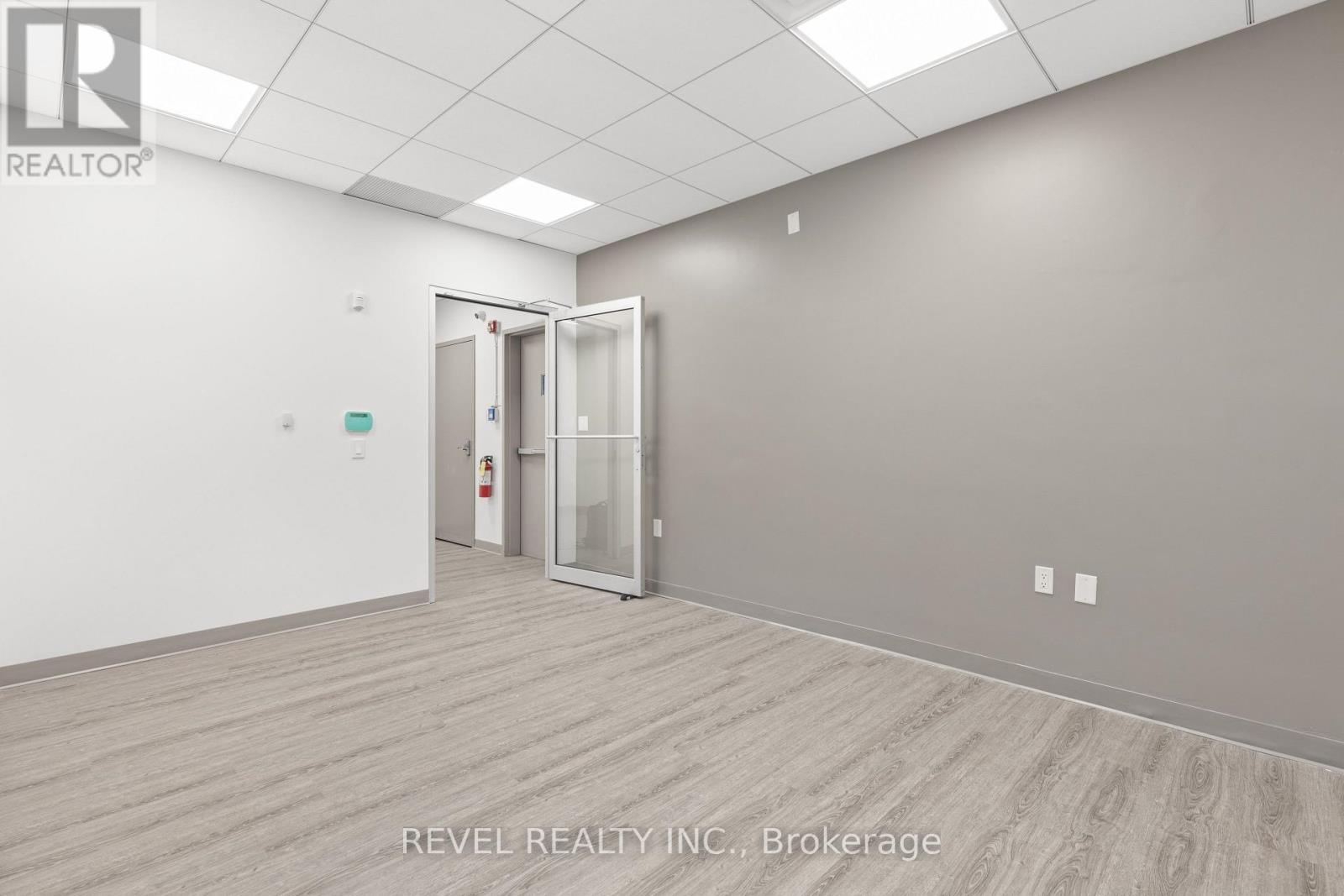 Upper 3 - 34 Cambridge Street S, Kawartha Lakes, Ontario  K9V 3B8 - Photo 10 - X12615580