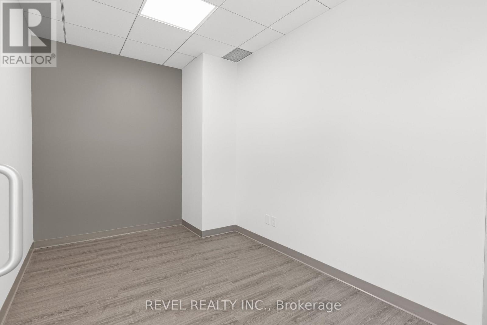 Upper 3 - 34 Cambridge Street S, Kawartha Lakes, Ontario  K9V 3B8 - Photo 13 - X12615580