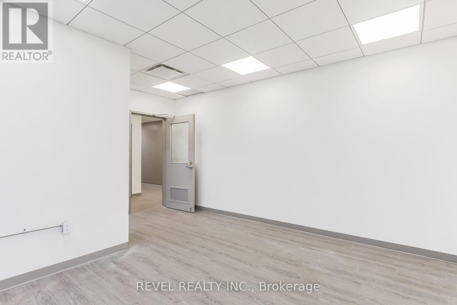 Upper 2 - 34 Cambridge Street S, Kawartha Lakes, Ontario  K9V 3B8 - Photo 21 - X12615582