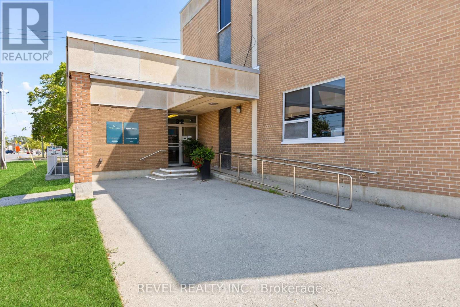 Upper 2 - 34 Cambridge Street S, Kawartha Lakes, Ontario  K9V 3B8 - Photo 3 - X12615582