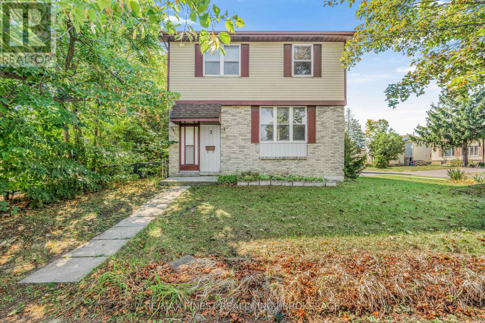 <div class="slider-price">$564,900.00</div><p>3 Foster Street, Kingston, Ontario</p>