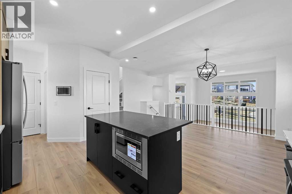 128 Mitchell Walk Nw, Calgary, Alberta T3R 2G2 - Photo 3 - A2272479