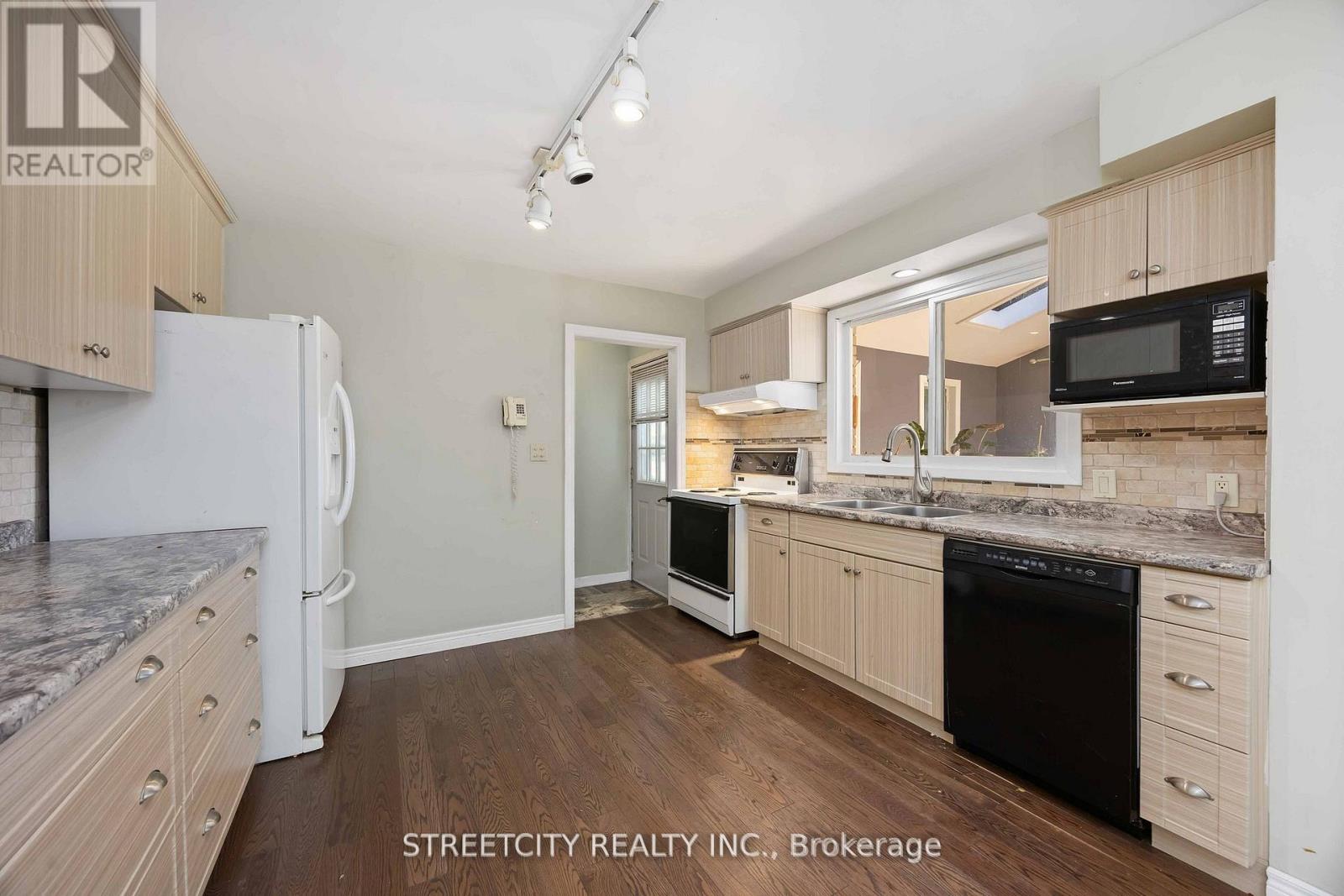 4767 St. Clair Parkway, St. Clair, Ontario  N0P 2B0 - Photo 17 - X12615438