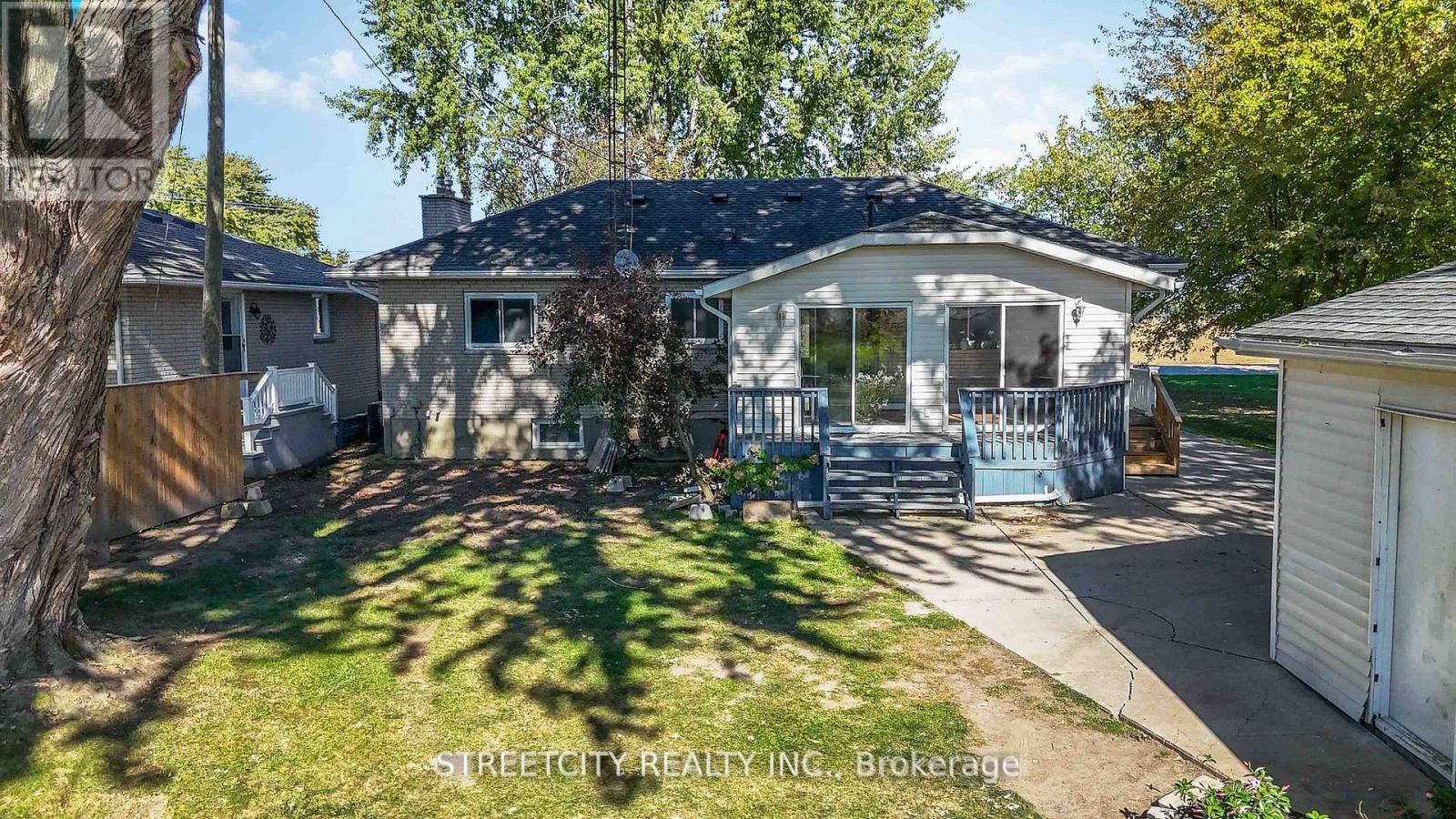 4767 St. Clair Parkway, St. Clair, Ontario  N0P 2B0 - Photo 38 - X12615438