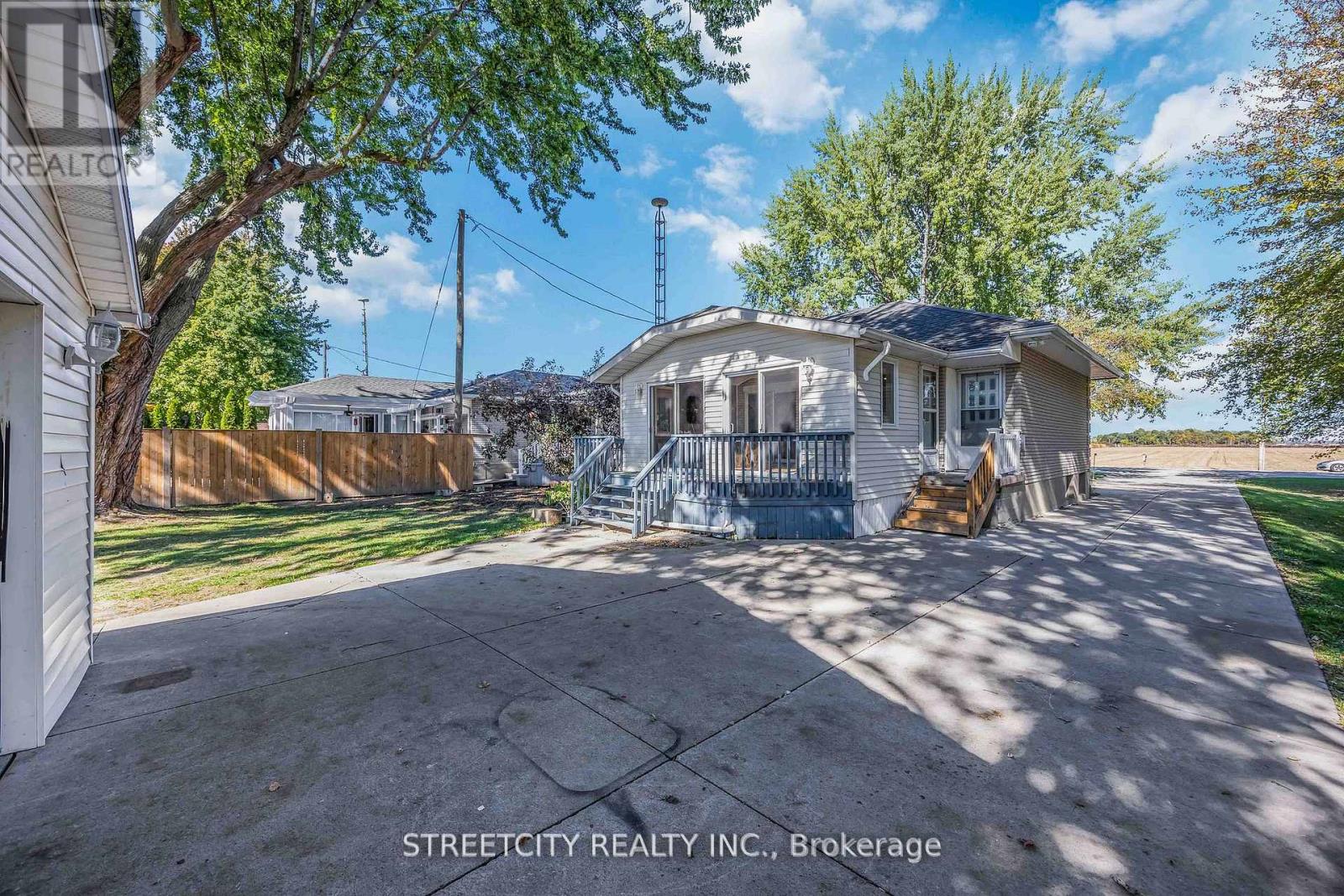 4767 St. Clair Parkway, St. Clair, Ontario  N0P 2B0 - Photo 6 - X12615438