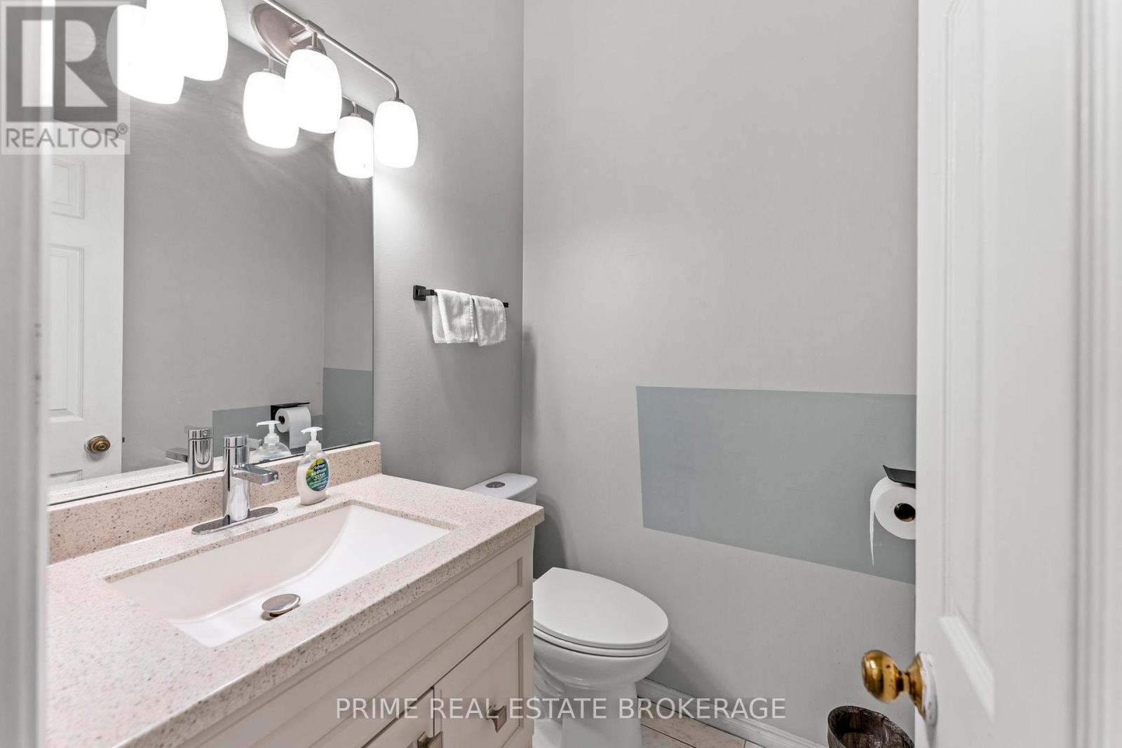 Unit 5 - 366 Richmond Street, London East, Ontario  N6A 3C7 - Photo 8 - X12615586