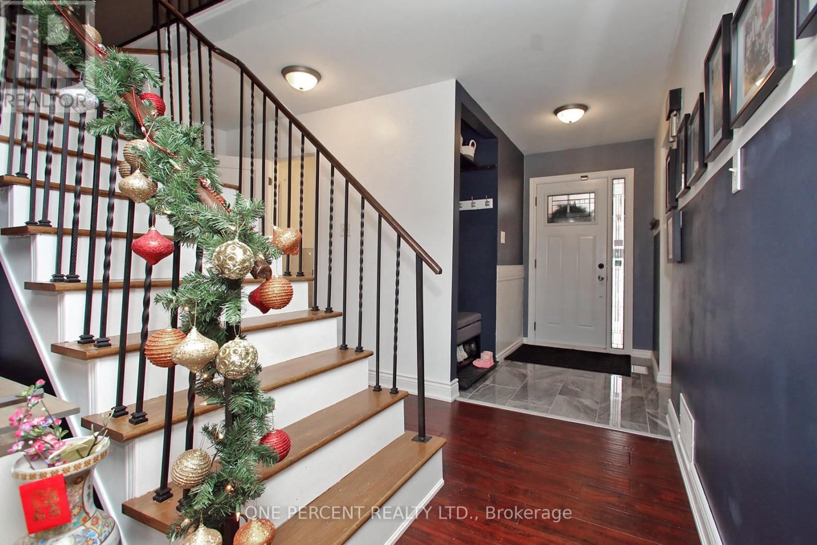 85 Ashford Court, Brampton, Ontario  L6V 3E2 - Photo 6 - W12615246