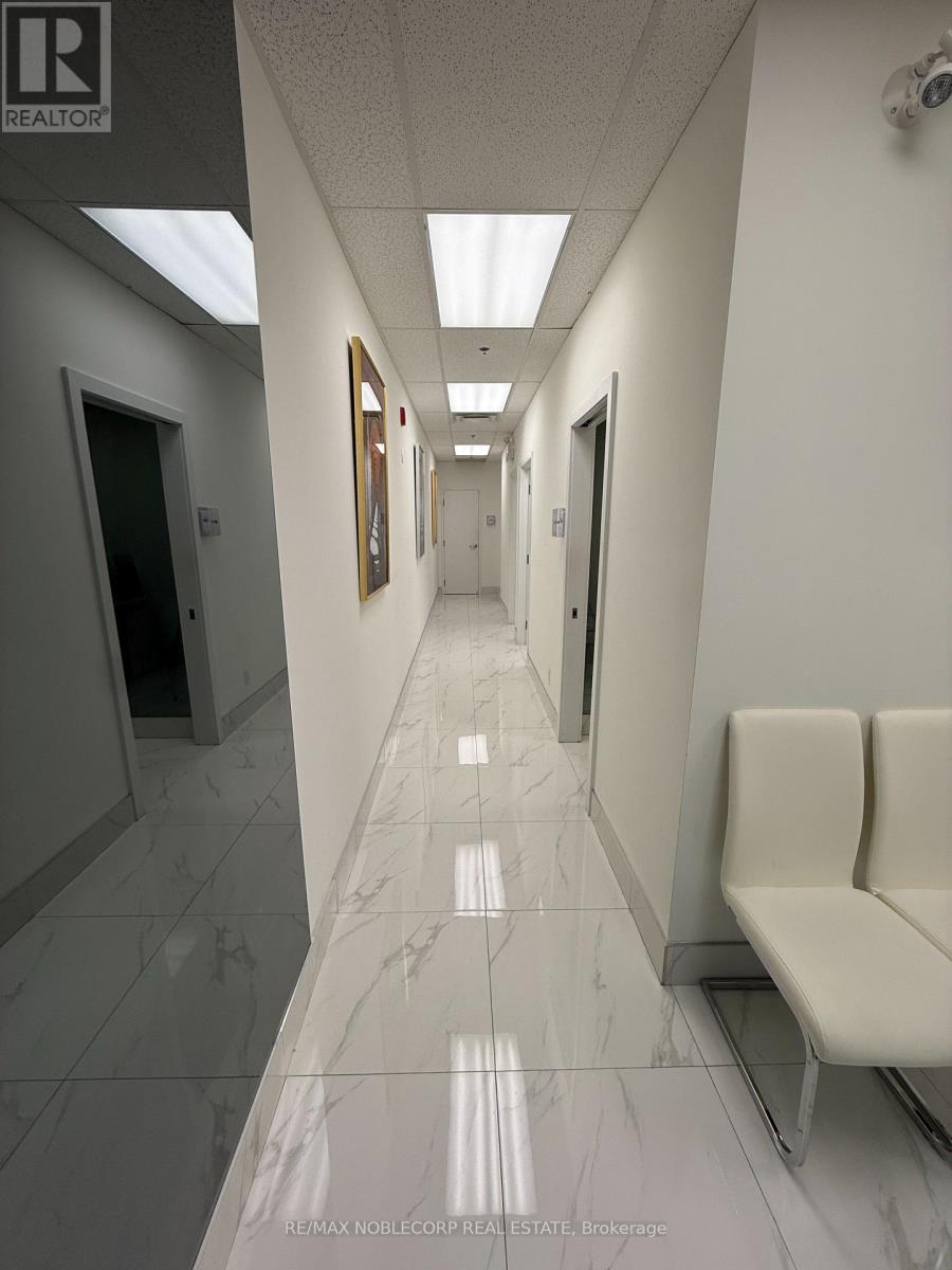 422 - 3075 Hospital Gate, Oakville, Ontario  L6M 1M1 - Photo 4 - W12615278