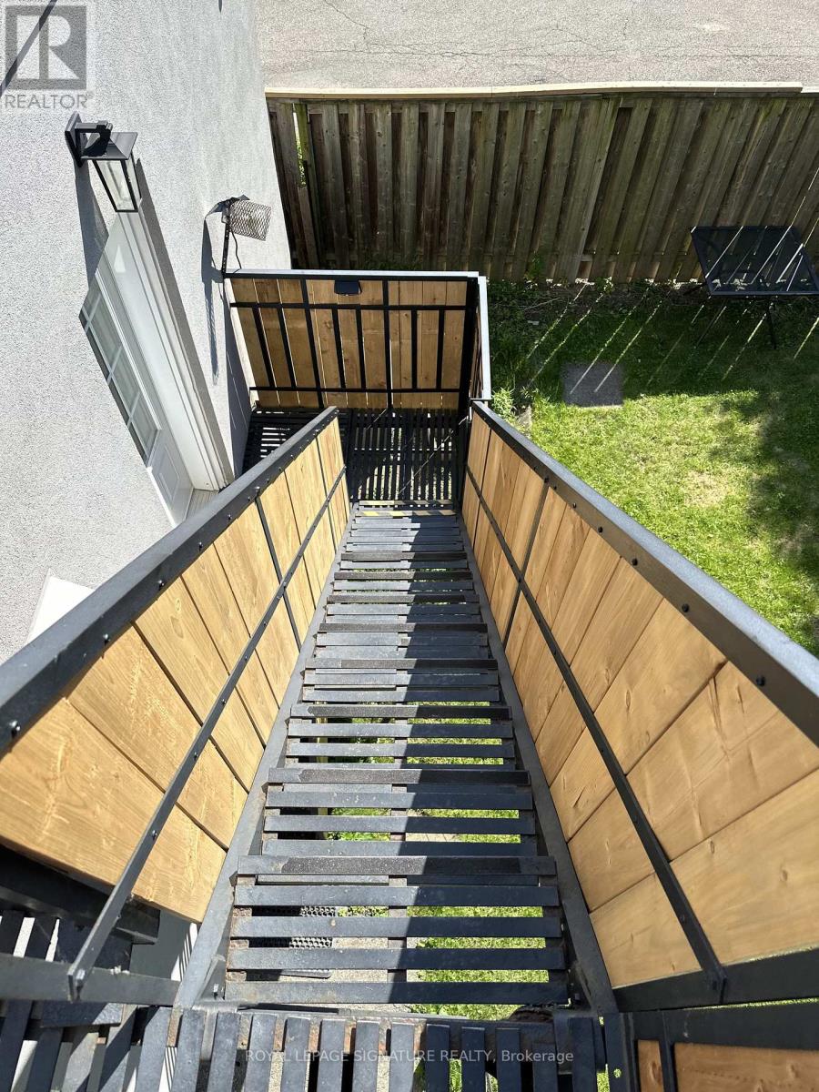 Upper - 899 Lakeshore Road E, Mississauga, Ontario  L5E 1E2 - Photo 15 - W12615298