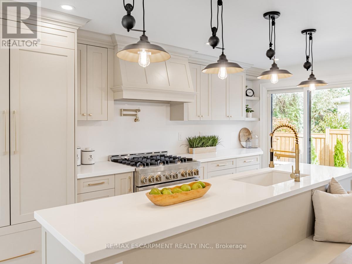 2212 Urwin Crescent, Oakville, Ontario  L6L 2T2 - Photo 10 - W12615306