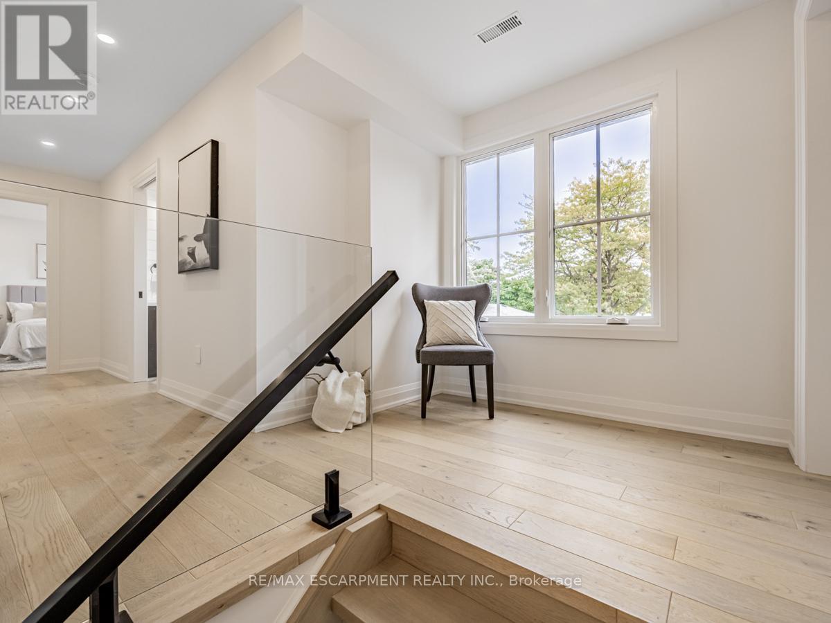 2212 Urwin Crescent, Oakville, Ontario  L6L 2T2 - Photo 22 - W12615306