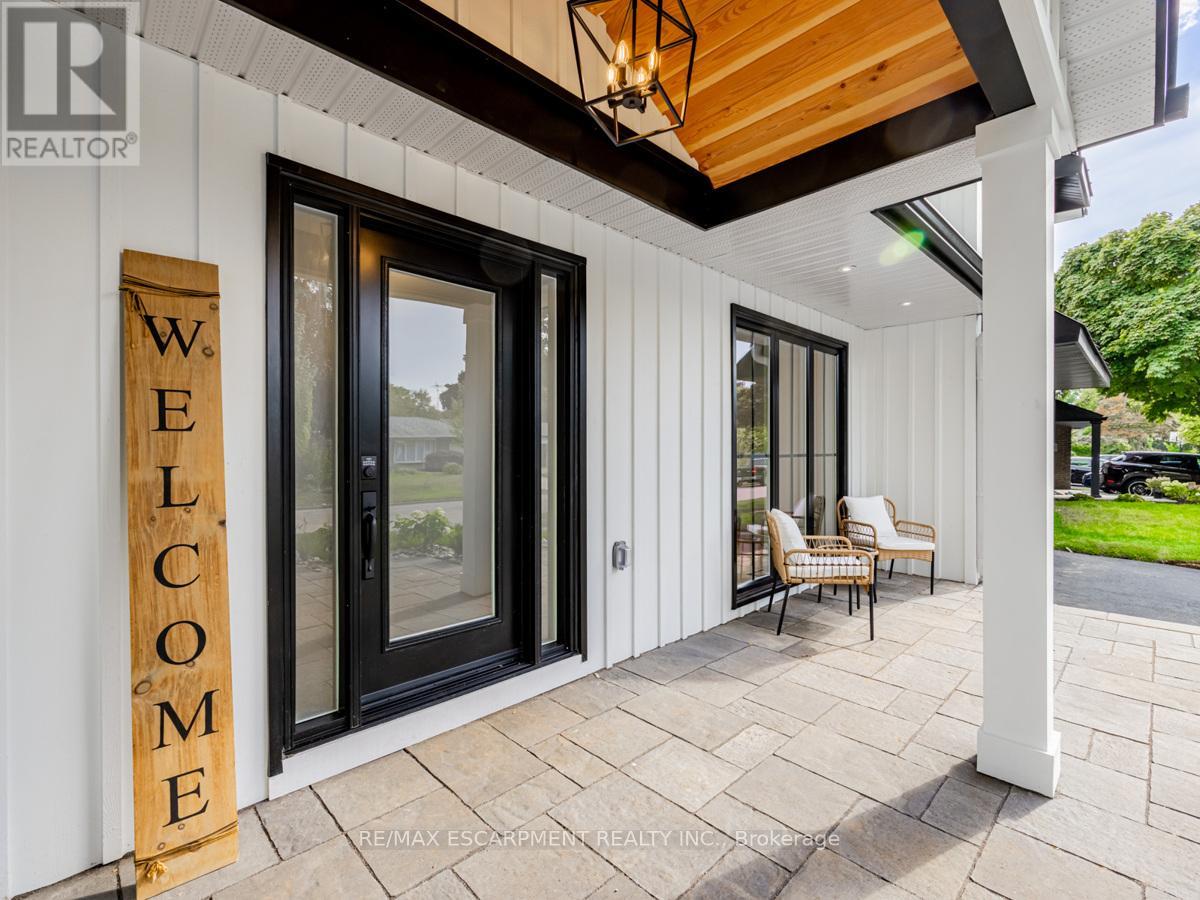 2212 Urwin Crescent, Oakville, Ontario  L6L 2T2 - Photo 4 - W12615306