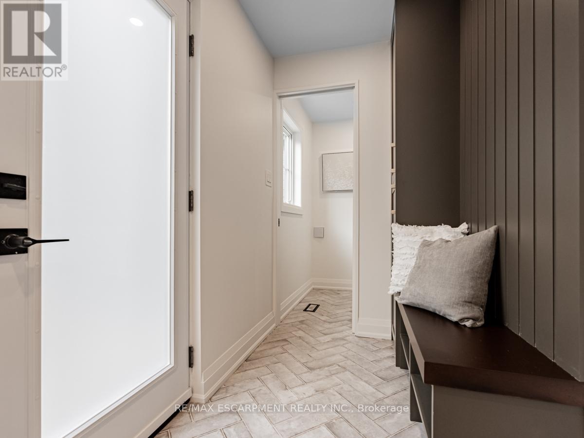 2212 Urwin Crescent, Oakville, Ontario  L6L 2T2 - Photo 6 - W12615306