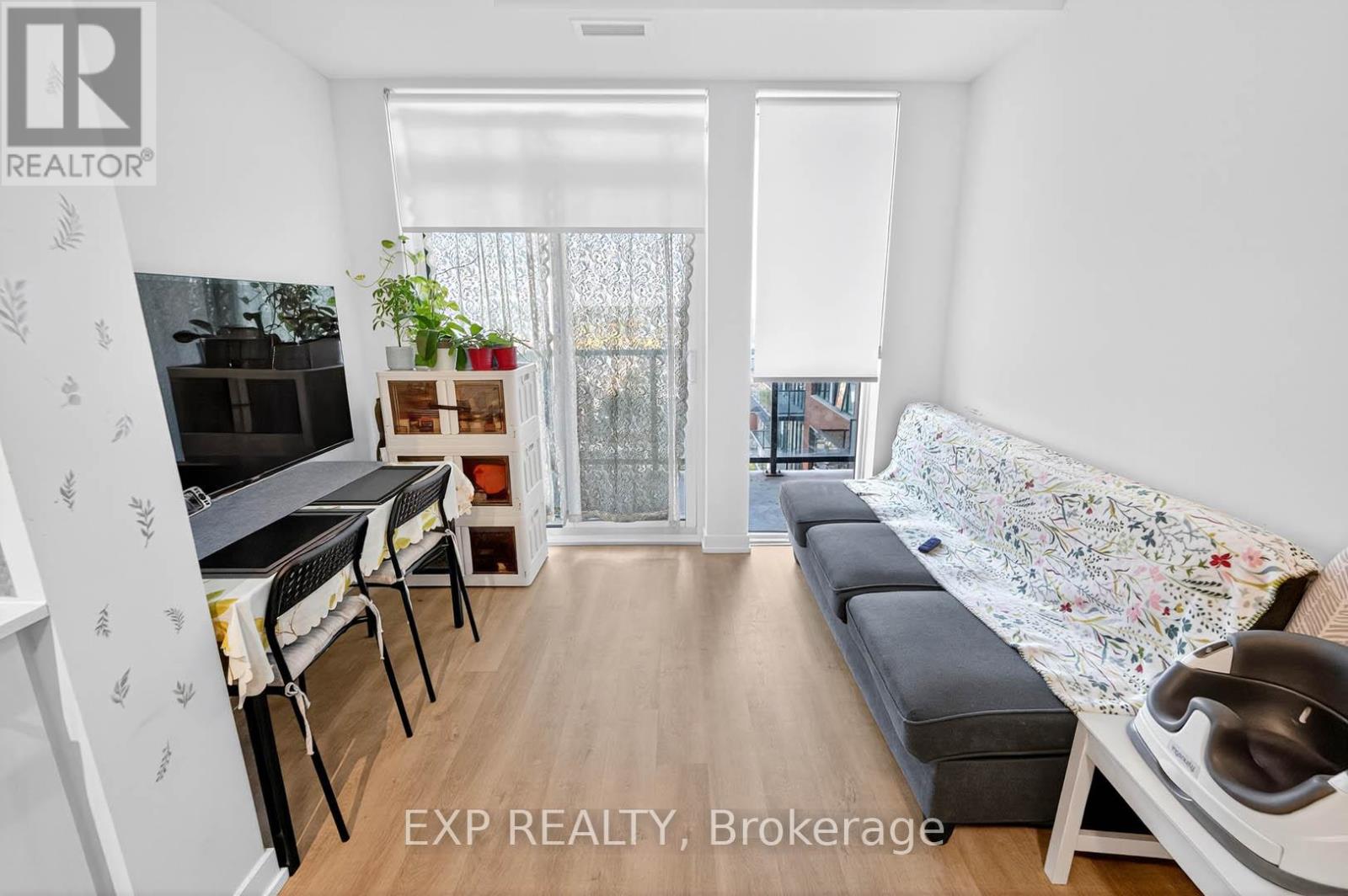 813 - 2300 St Clair Avenue W, Toronto, Ontario  M6N 1K8 - Photo 12 - W12615326