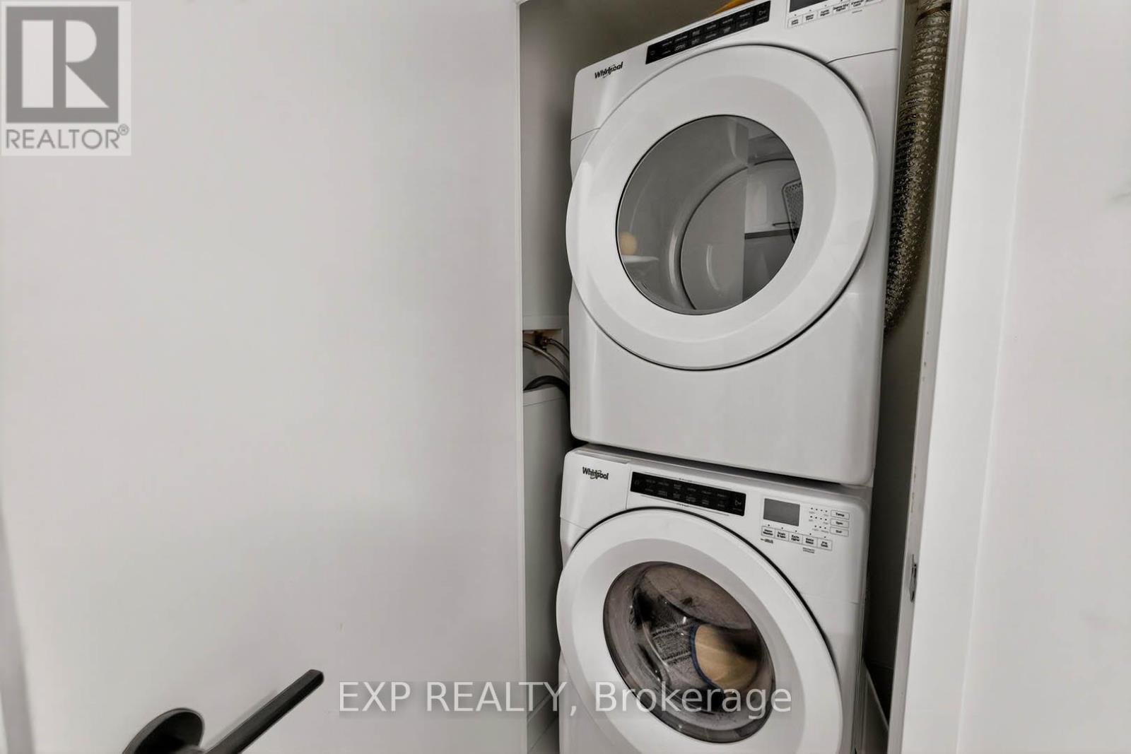 813 - 2300 St Clair Avenue W, Toronto, Ontario  M6N 1K8 - Photo 21 - W12615326