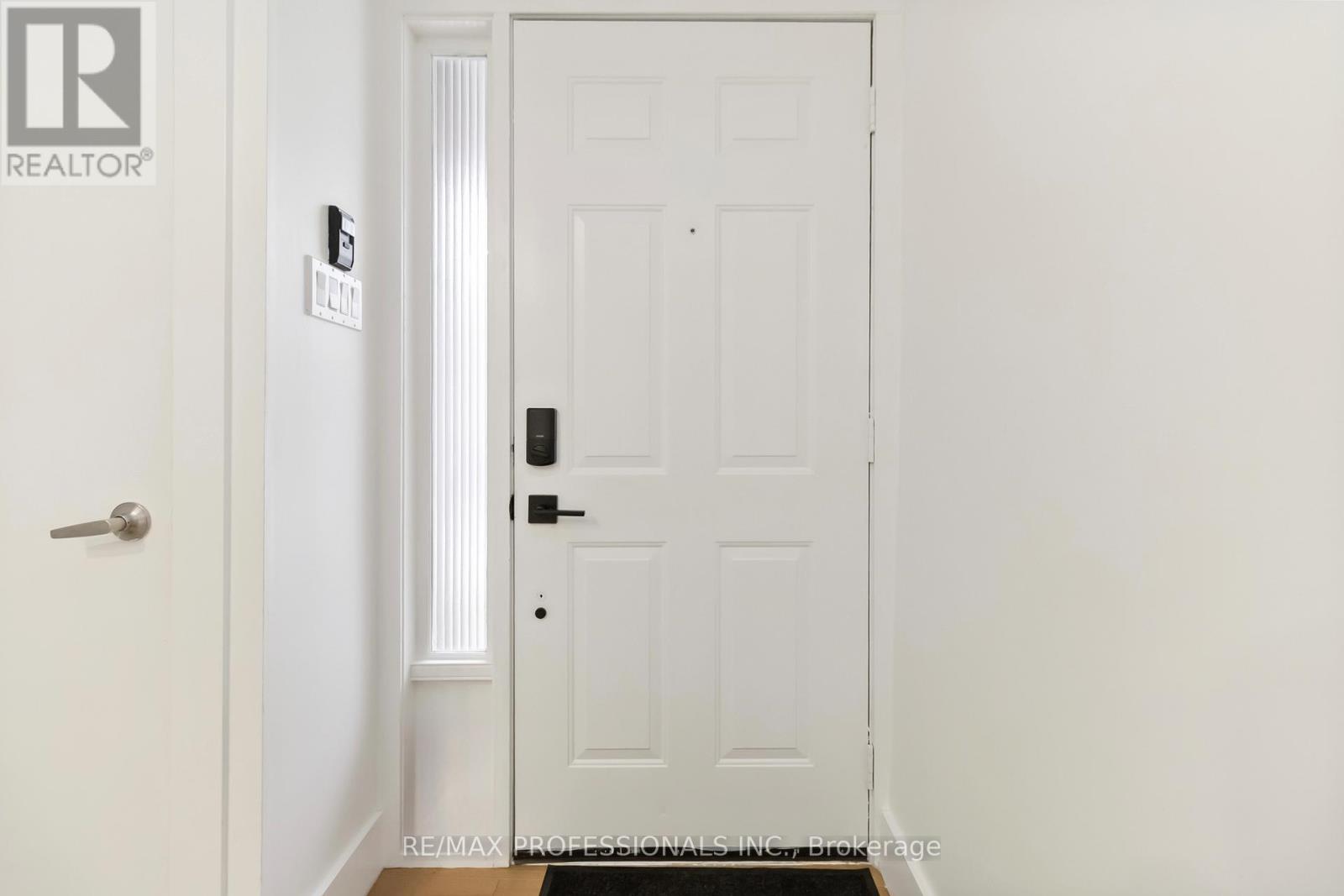 26 - 1250 Marlborough Court, Oakville, Ontario  L6H 2W7 - Photo 4 - W12615336