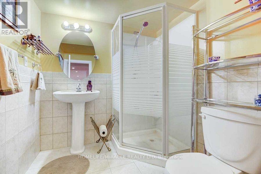 Bsmt - 25 Marine Drive, Brampton, Ontario  L6R 2H6 - Photo 4 - W12615362