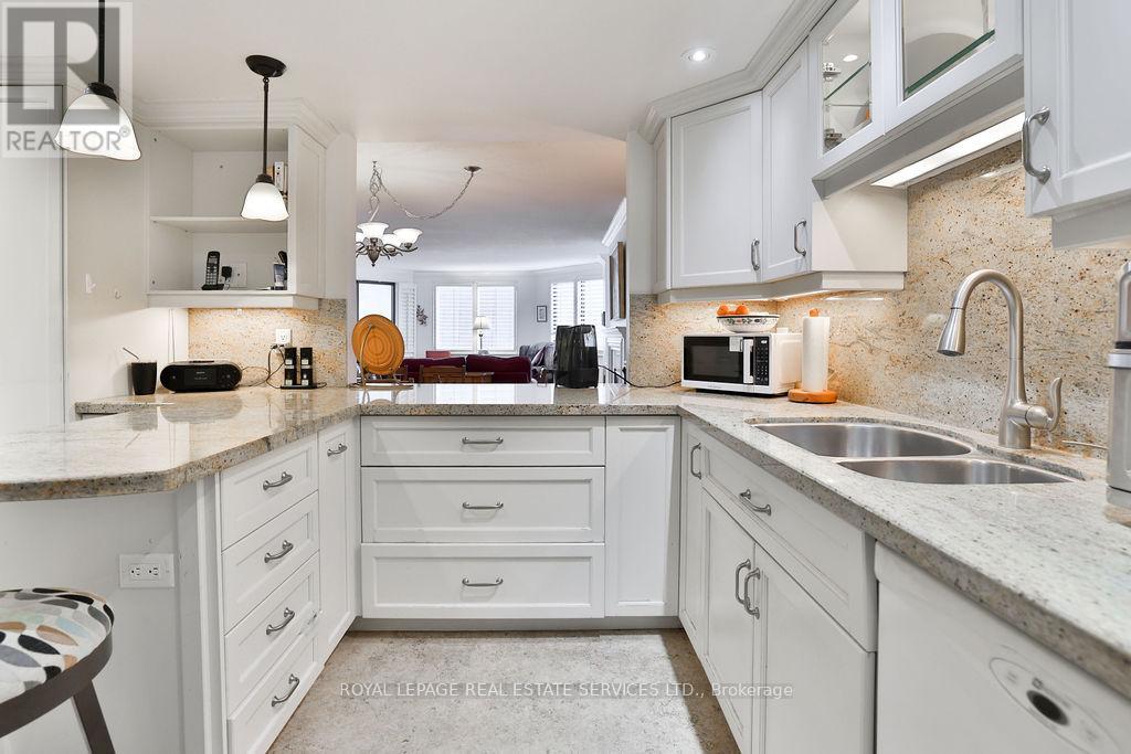 708 - 100 Lakeshore Road E, Oakville, Ontario  L6J 6M9 - Photo 10 - W12615368