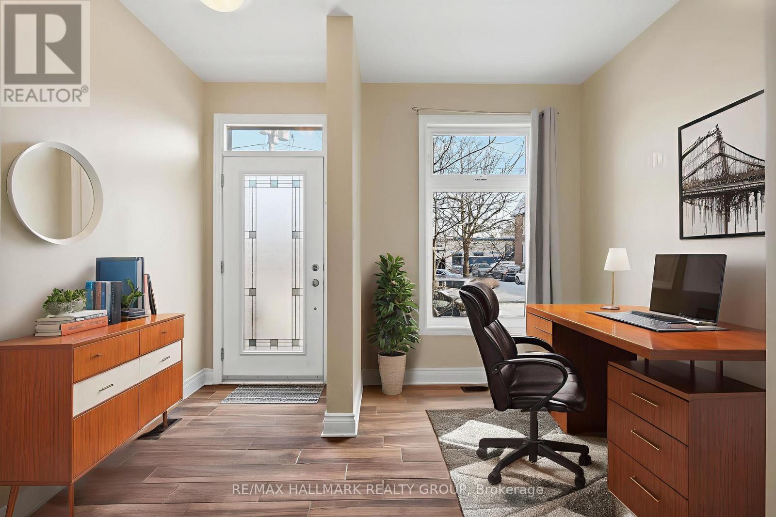 290 Cambridge Street N, Ottawa, Ontario  K1R 0B4 - Photo 2 - X12615560