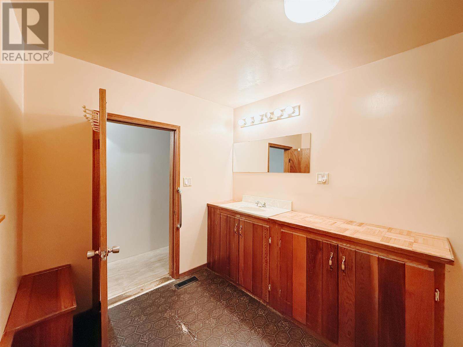 63 Peter Street West, Kenora, Ontario  P9N 3R4 - Photo 24 - TB253554